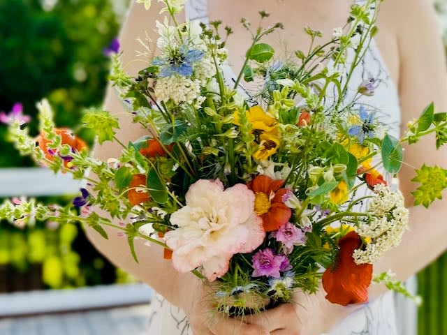 What Are DIY Weddings?